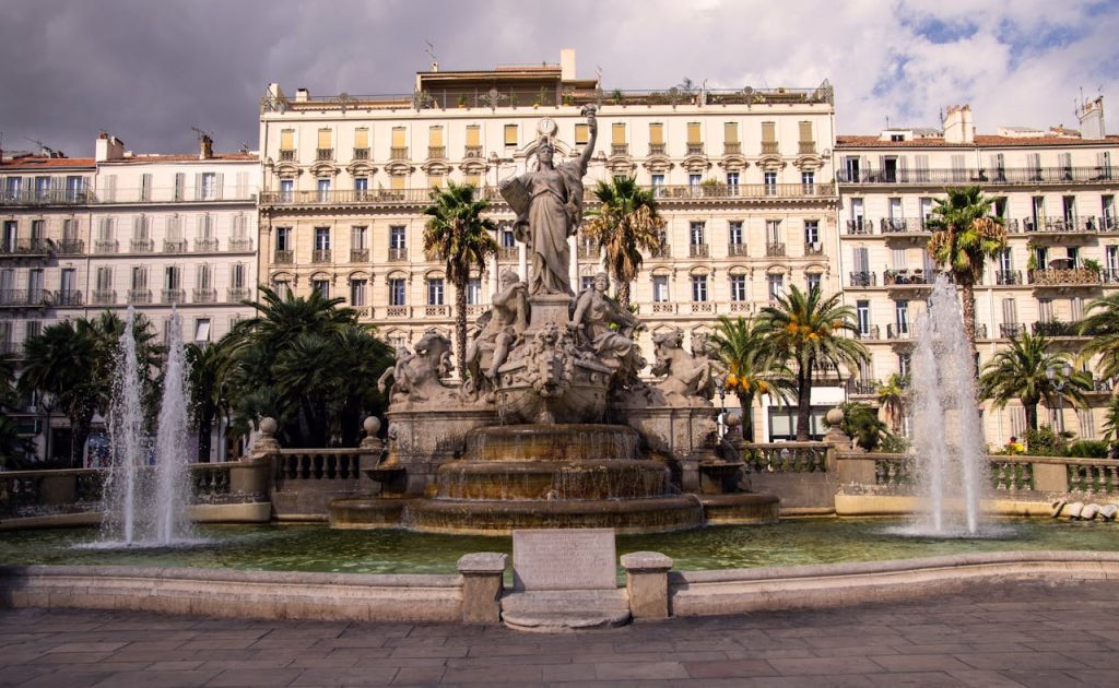 photo de la place de la liberte a toulon